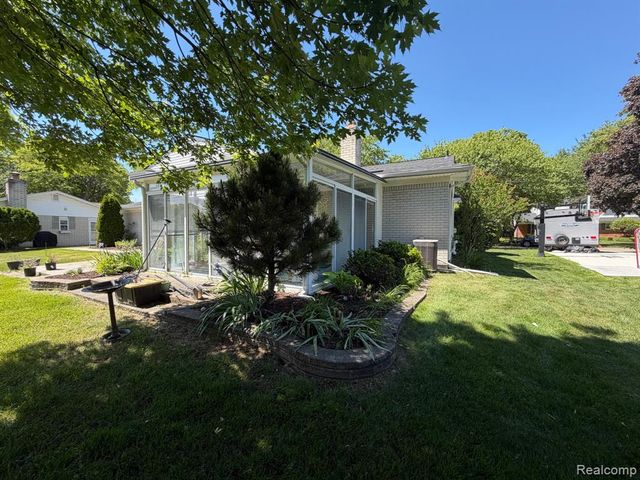 6366 Walker Drive, Troy, MI 48085