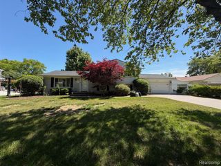 6366 Walker Drive, Troy, MI 48085