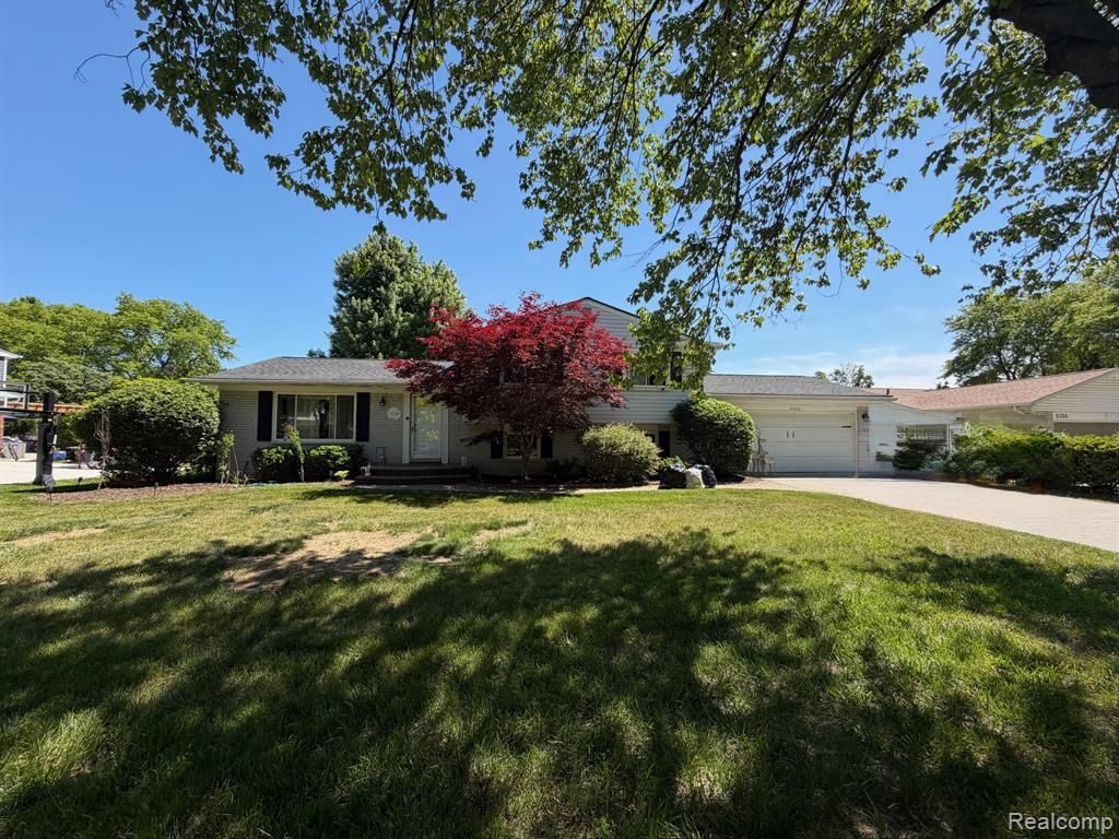 6366 Walker Drive, Troy, MI 48085