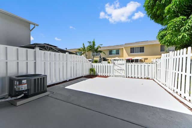 214 Foxtail Drive F, Greenacres, FL 33415