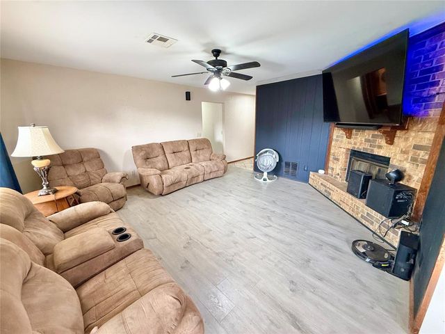121 Bellgate Drive, Yukon, OK 73099