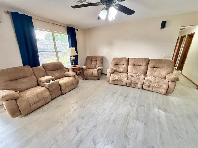 121 Bellgate Drive, Yukon, OK 73099