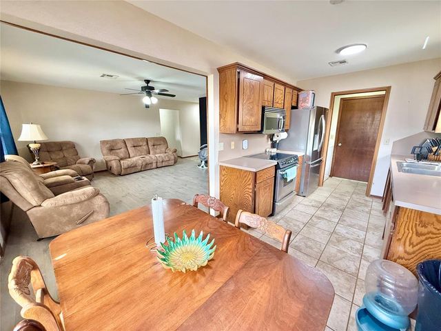 121 Bellgate Drive, Yukon, OK 73099