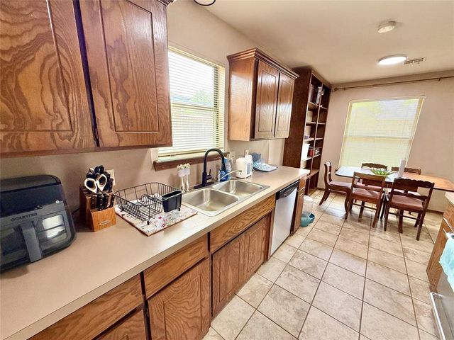 121 Bellgate Drive, Yukon, OK 73099