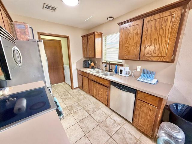 121 Bellgate Drive, Yukon, OK 73099