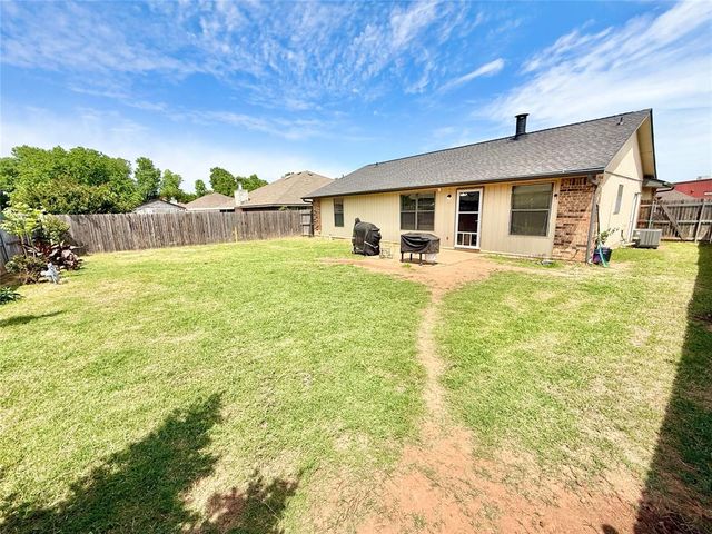 121 Bellgate Drive, Yukon, OK 73099
