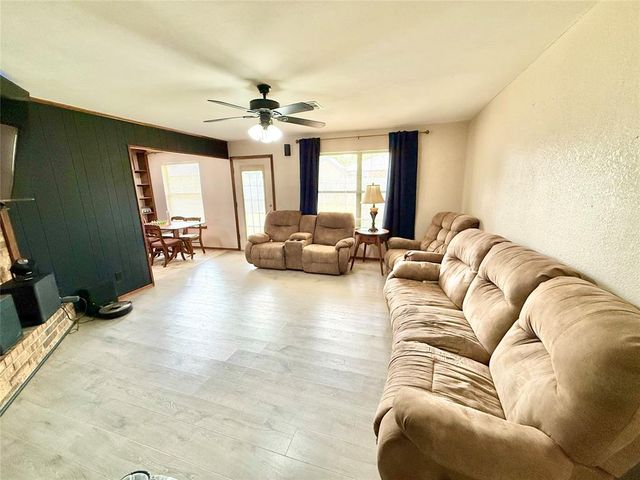 121 Bellgate Drive, Yukon, OK 73099