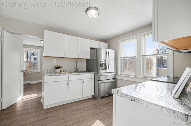 25034 Comfort, Center Line, MI 48015