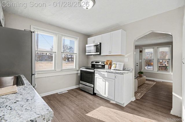 25034 Comfort, Center Line, MI 48015