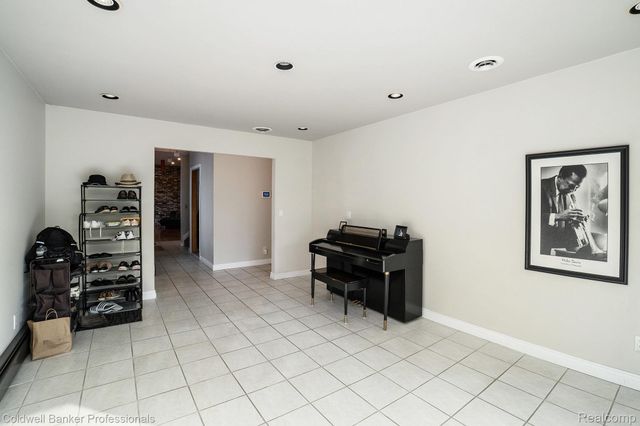 3972 Chevron Drive, Highland Charter Township, MI 48356