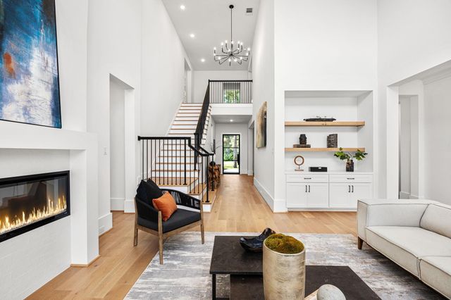 8033 Ridgeview Drive, Houston, TX 77055