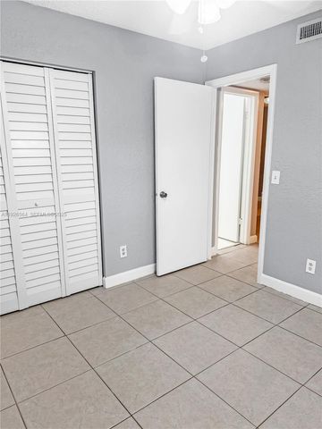 10313 NW 8th St 205, Pembroke Pines, FL 33026