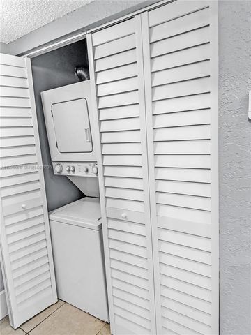 10313 NW 8th St 205, Pembroke Pines, FL 33026