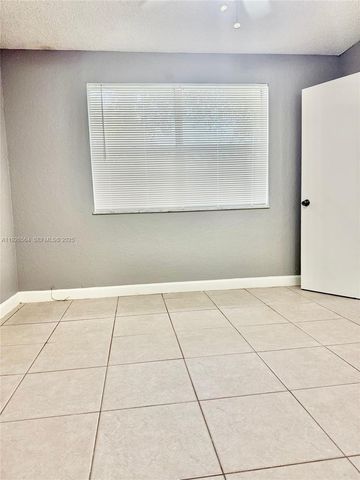 10313 NW 8th St 205, Pembroke Pines, FL 33026