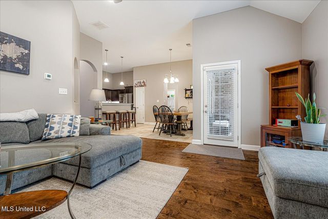 8783 Lezlarken Lane, Olive Branch, MS 38654