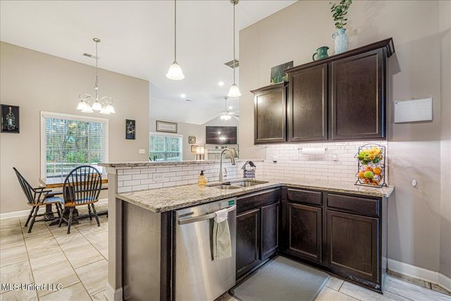 8783 Lezlarken Lane, Olive Branch, MS 38654