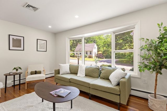 35 Rustic Dr, Weymouth, MA 02190
