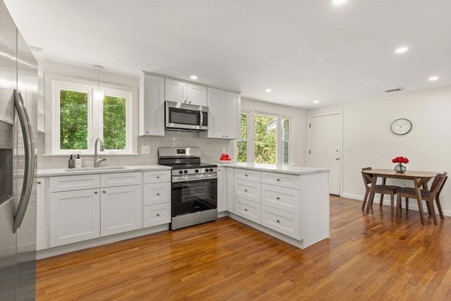 35 Rustic Dr, Weymouth, MA 02190