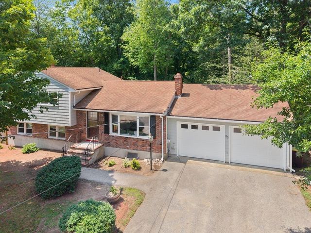 35 Rustic Dr, Weymouth, MA 02190