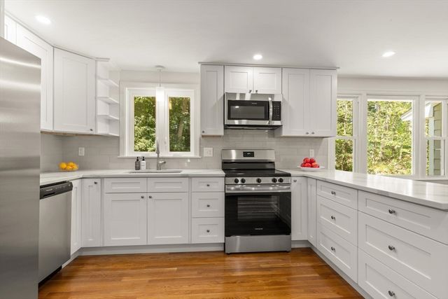 35 Rustic Dr, Weymouth, MA 02190