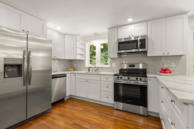 35 Rustic Dr, Weymouth, MA 02190