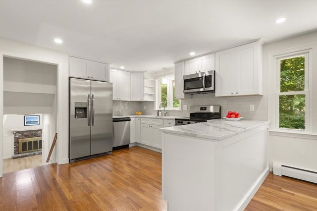 35 Rustic Dr, Weymouth, MA 02190