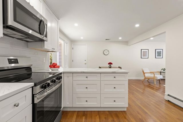 35 Rustic Dr, Weymouth, MA 02190