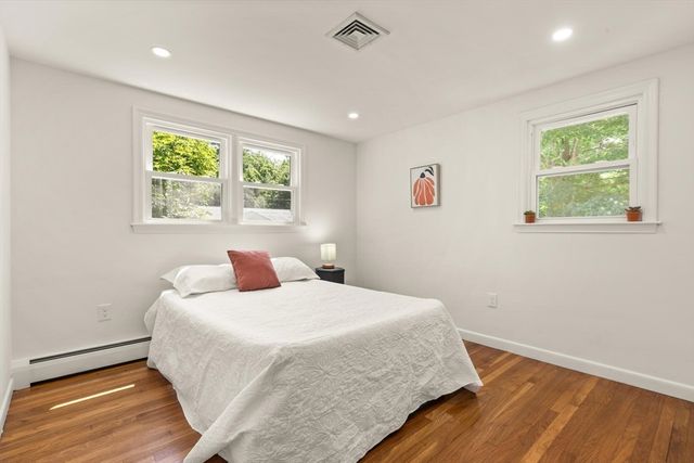 35 Rustic Dr, Weymouth, MA 02190