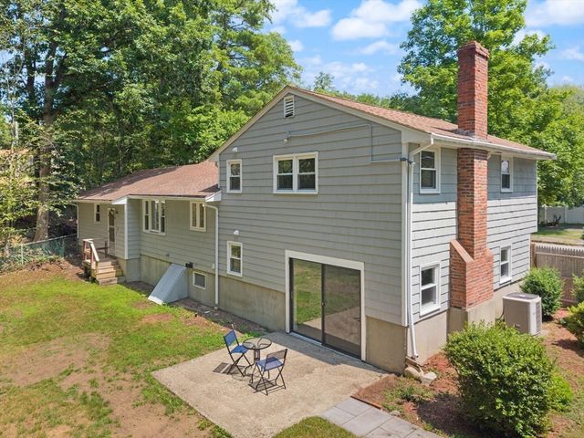 35 Rustic Dr, Weymouth, MA 02190