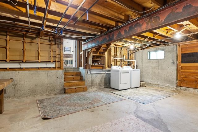 35 Rustic Dr, Weymouth, MA 02190
