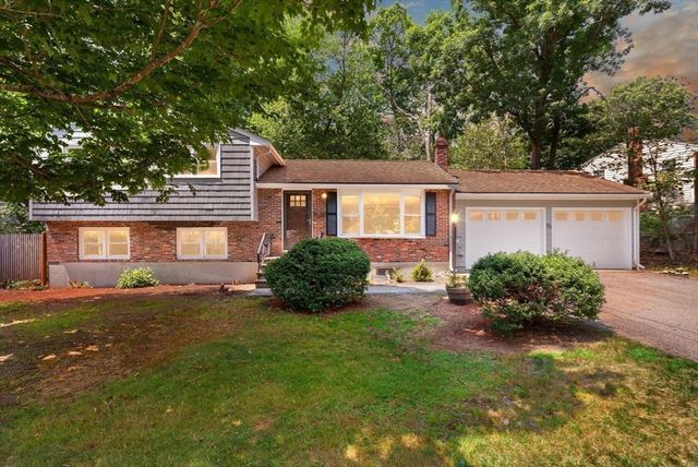 35 Rustic Dr, Weymouth, MA 02190