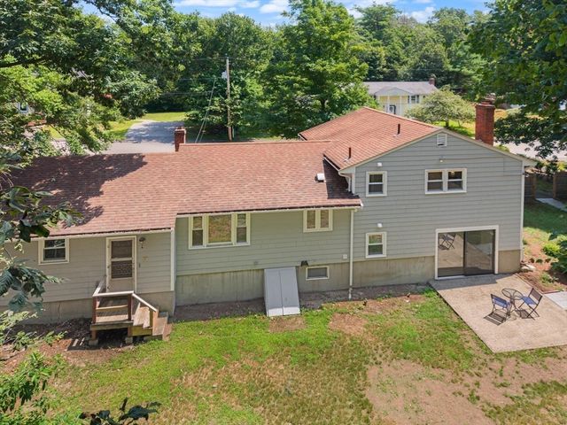 35 Rustic Dr, Weymouth, MA 02190