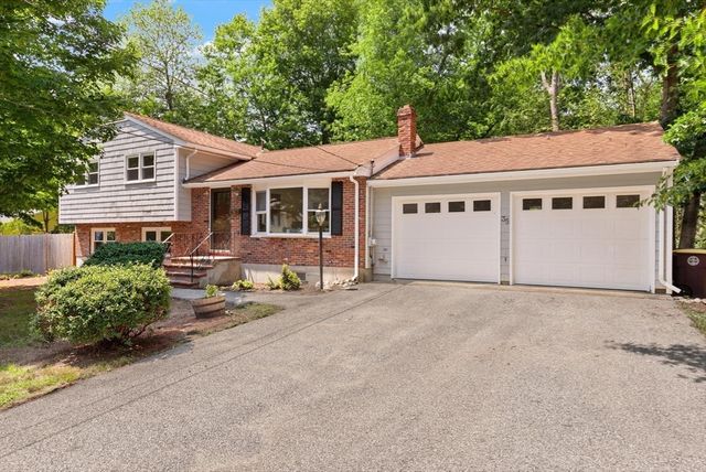 35 Rustic Dr, Weymouth, MA 02190