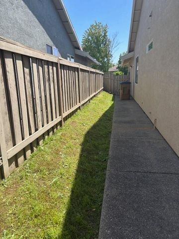 503 Violet Ln, Lincoln, CA 95648
