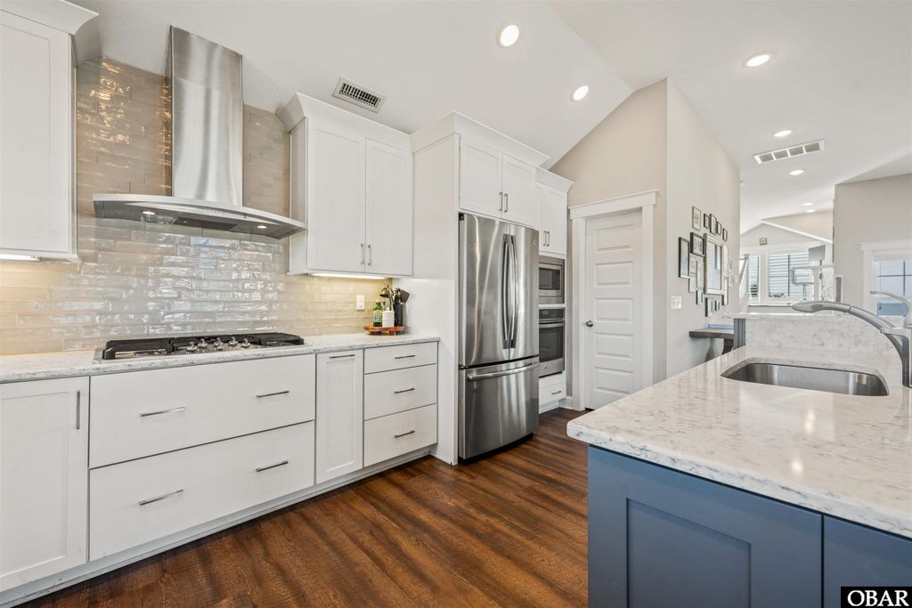 Image 7 of property listing at 3515 Bay Drive Lot 1, Kitty Hawk, NC 27949