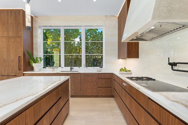 1265 N Lake Way, Palm Beach, FL 33480