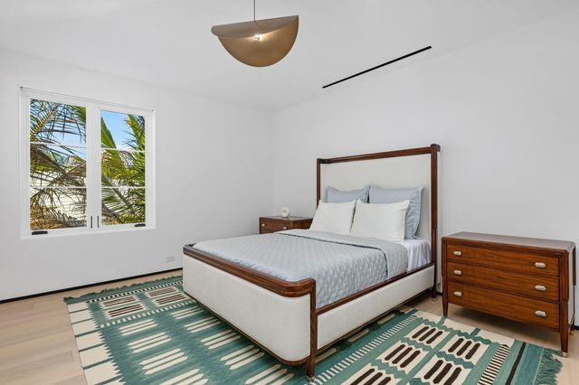 1265 N Lake Way, Palm Beach, FL 33480