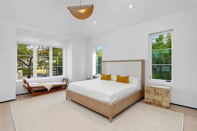 1265 N Lake Way, Palm Beach, FL 33480