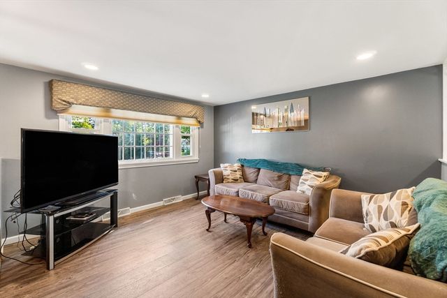 64 Brand Ave, Wilmington, MA 01887
