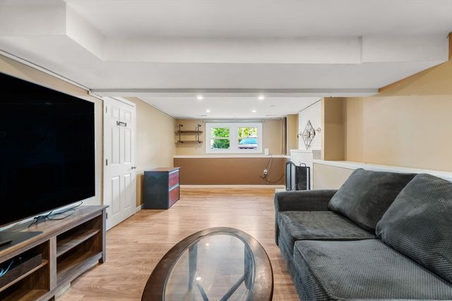 64 Brand Ave, Wilmington, MA 01887