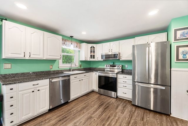64 Brand Ave, Wilmington, MA 01887