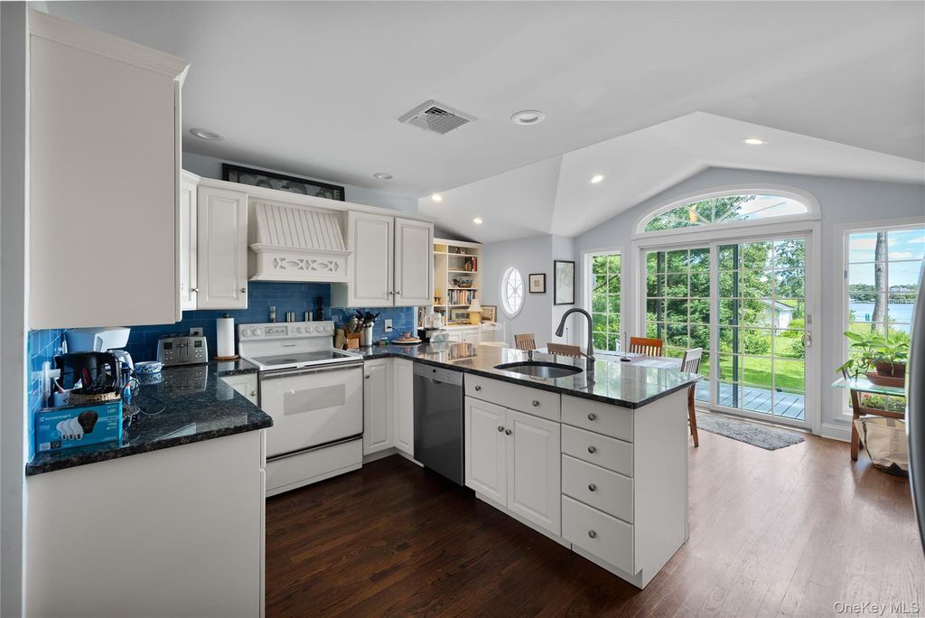279 Great River Road, Great River, NY 11739 — photo 4