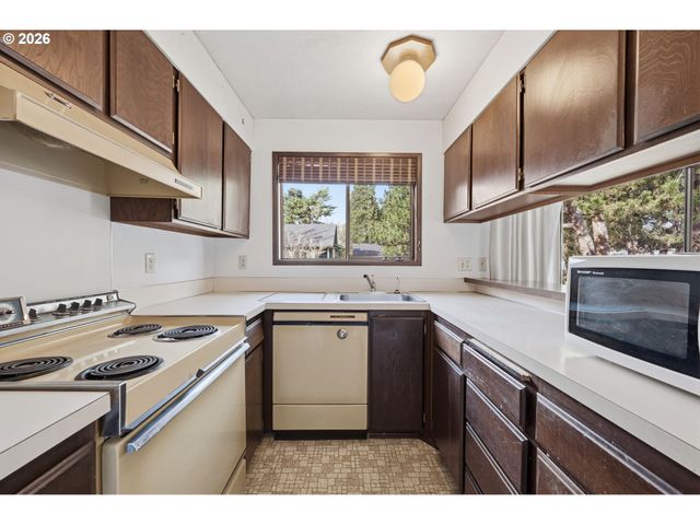 600 CHERRY Dr 3, Eugene, OR 97401