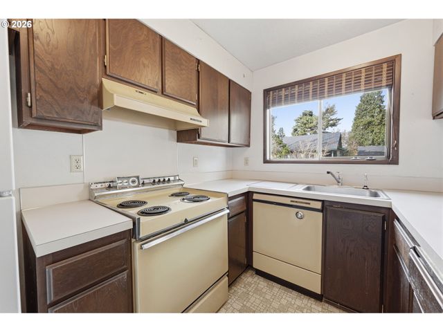 600 CHERRY Dr 3, Eugene, OR 97401