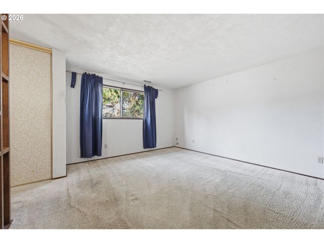 600 CHERRY Dr 3, Eugene, OR 97401