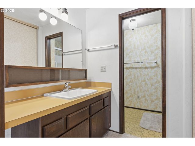 600 CHERRY Dr 3, Eugene, OR 97401