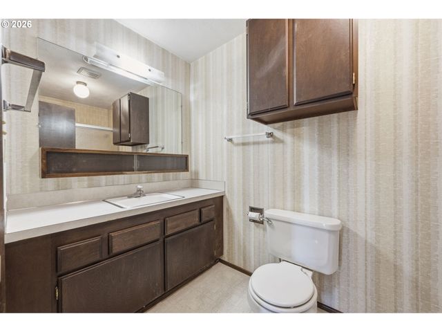 600 CHERRY Dr 3, Eugene, OR 97401