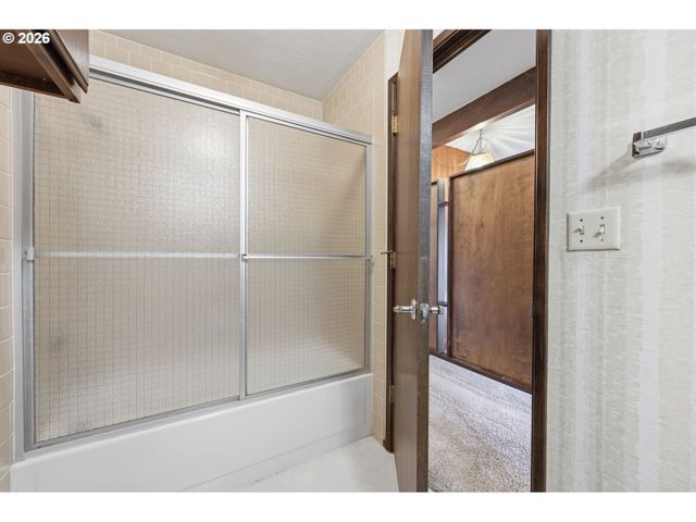 600 CHERRY Dr 3, Eugene, OR 97401