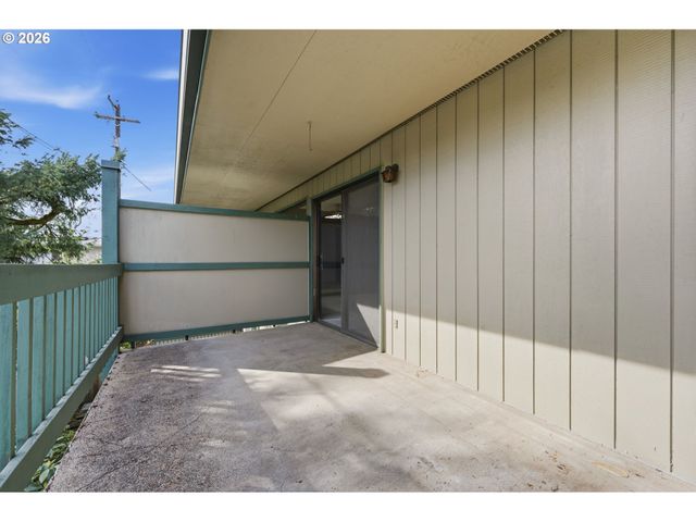 600 CHERRY Dr 3, Eugene, OR 97401