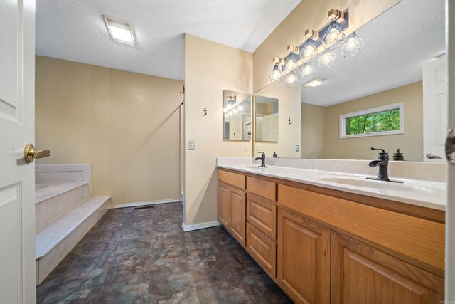 50 San Pablo Way, Hot Springs Village, AR 71909